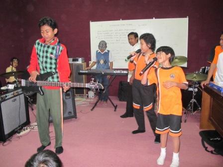 ESELBE Band : Band Anak Authis Semarang, Pertama di Indonesia